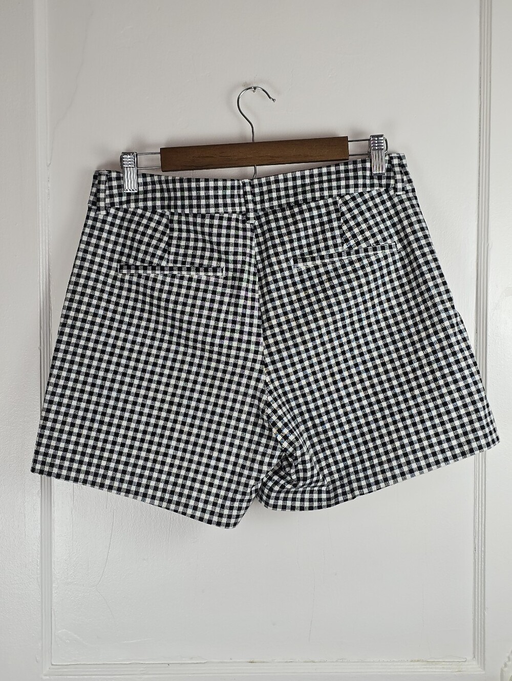 Old Navy Black and White Gingham High Rise 5" Pixie Shorts Like New 10 - Picture 2 of 7